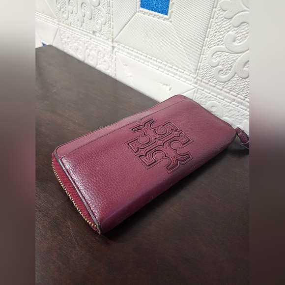 *Authentic Tory Burch zip around wallet - Picture 7 of 11